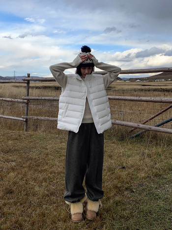 Sieviešu pūkve veste – kaču pūkas 86–90%, neilona audums, augsta apkakle, rāvējslēdzējs