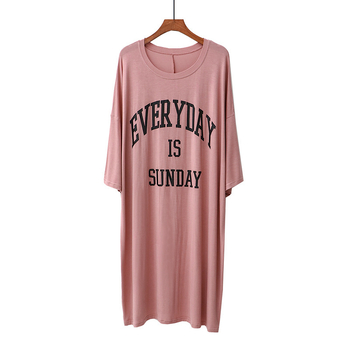 Modal naktskleita sievietēm, viengabala, bez apkakles, gara svārka, no viskozes auduma