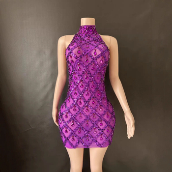 Vakara kleita ar augstu apkakli, bez piedurknēm, režģainā elastīgā piegriezuma, slaida silueta, īsa svārka, Spandex >95% (Pavasaris 2024)