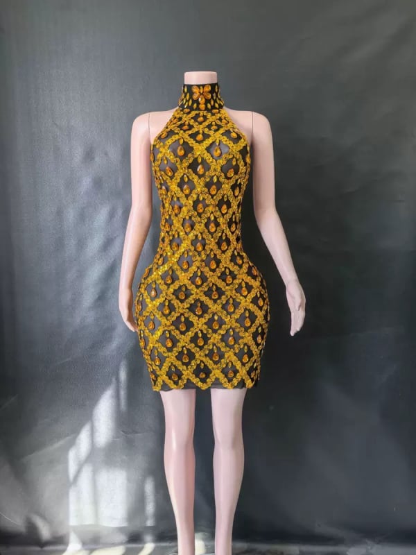 Vakara kleita ar augstu apkakli, bez piedurknēm, režģainā elastīgā piegriezuma, slaida silueta, īsa svārka, Spandex >95% (Pavasaris 2024)