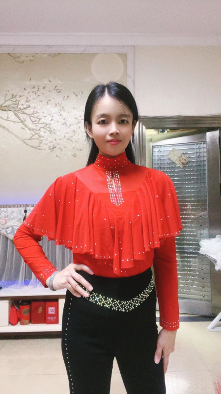 Sieviešu deju topā no konopja un elastāna ar dimanta dekoru, stāvošs apkaklis, 3/4 piedurknes (50% elastāns)