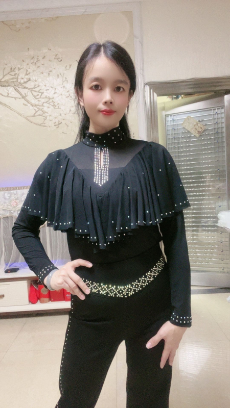 Sieviešu deju topā no konopja un elastāna ar dimanta dekoru, stāvošs apkaklis, 3/4 piedurknes (50% elastāns)