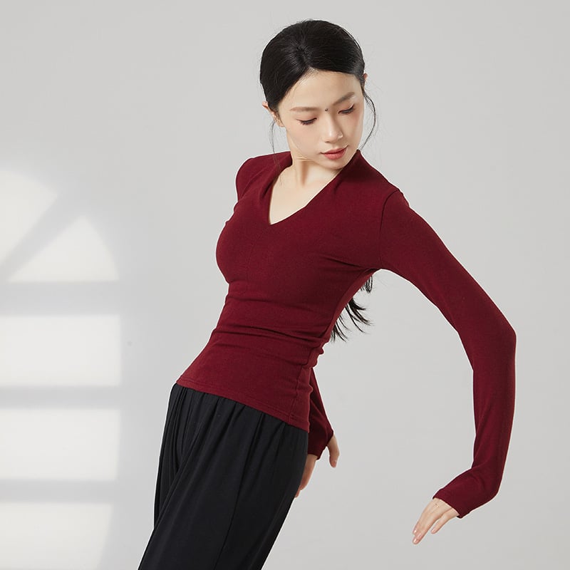 Sieviešu garajām piedurknēm V kakla deju bodijs – vilnas flisa audums, 31,5% akrila, oderē vilnas flisa, piemērots skatuvei, latīņu un tautas dejām