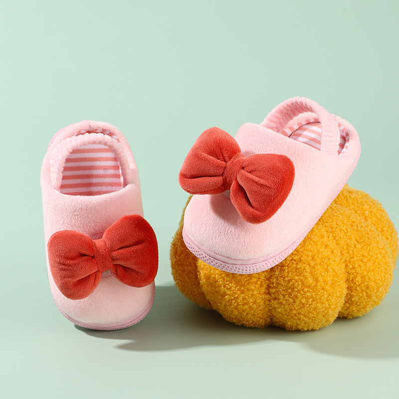 Bērnu čības iekšējai izmantošanai ar cartoon rakstu, universālas, augšdaļa no baby fleece, zole no TPR, vecums 1–6 gadi, zīmols Fawn mili, rudens–ziema 2025