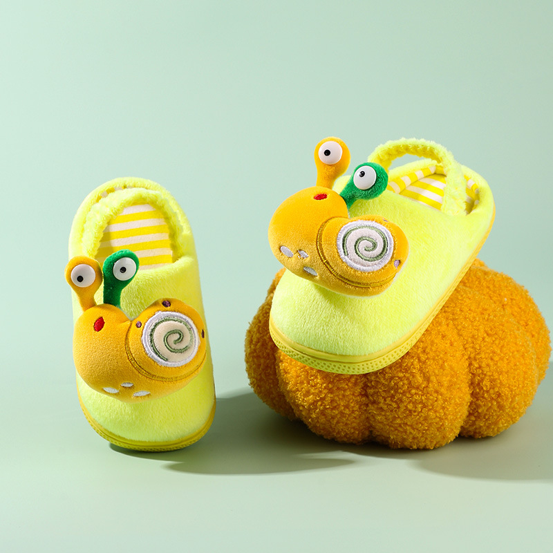 Bērnu čības iekšējai izmantošanai ar cartoon rakstu, universālas, augšdaļa no baby fleece, zole no TPR, vecums 1–6 gadi, zīmols Fawn mili, rudens–ziema 2025