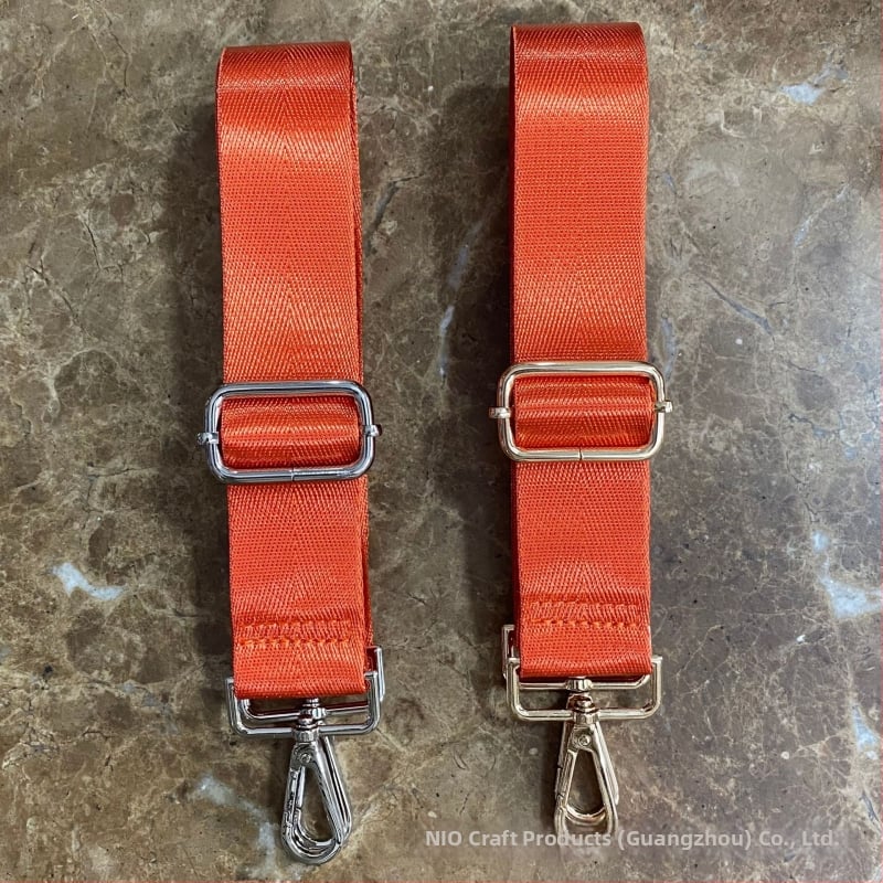 Νάιλον λουρί τσάντας/ιμάντας ώμου, αστικός μινιμαλιστικός στυλ, άνοιξη 2024