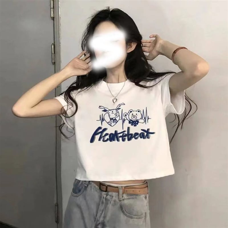 Kokvilnas T-krekls ar anime drukas motīvu, apaļš kakls, īsām piedurknēm, brīvs piegriezums