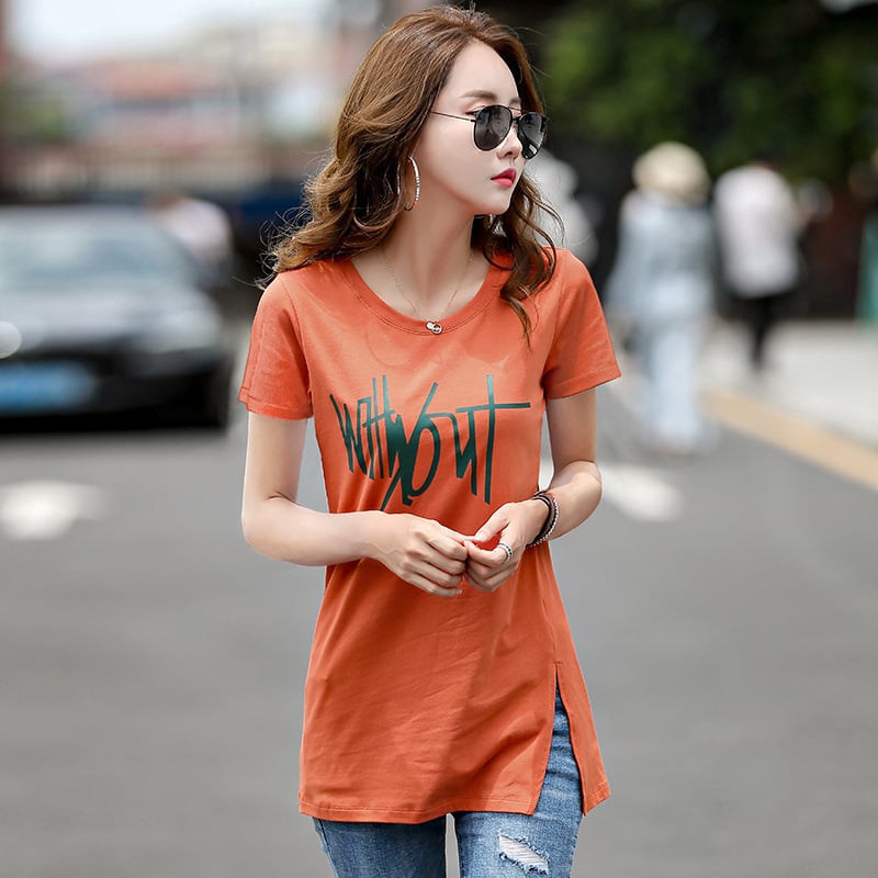 T-krekls ar izdrukām, vidēja garuma, brīvā piegriezuma, kokvilnas-elastāna maisījums, īsas piedurknes