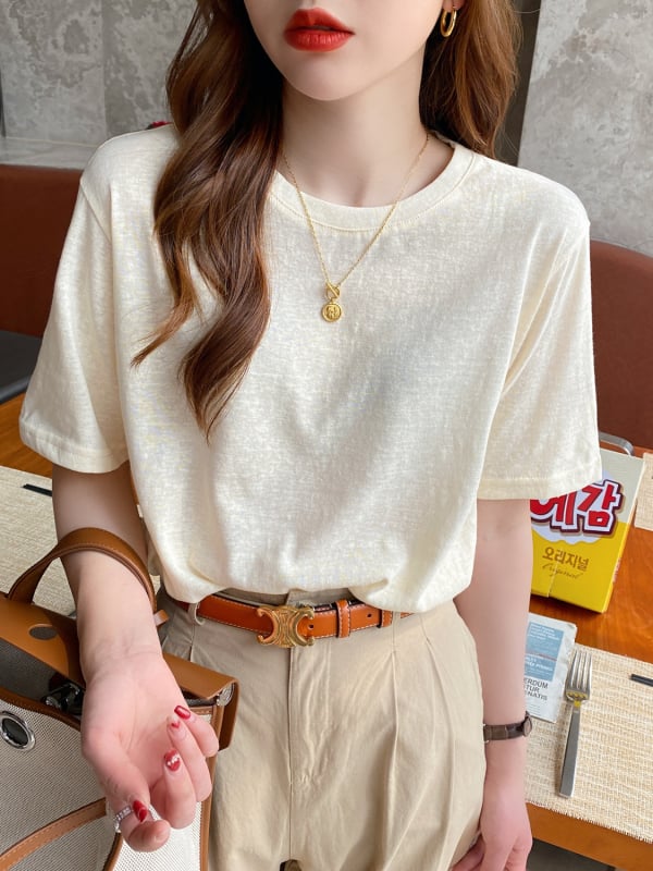 Sieviešu T-kreklu ar īsām piedurknēm, brīvs siluets, apaļais kakla izgriezums, kokvilnas-poliestera maisījums