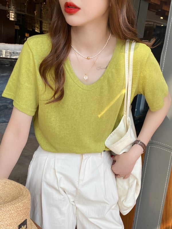 Sieviešu T-kreklu ar īsām piedurknēm, brīvs siluets, apaļais kakla izgriezums, kokvilnas-poliestera maisījums