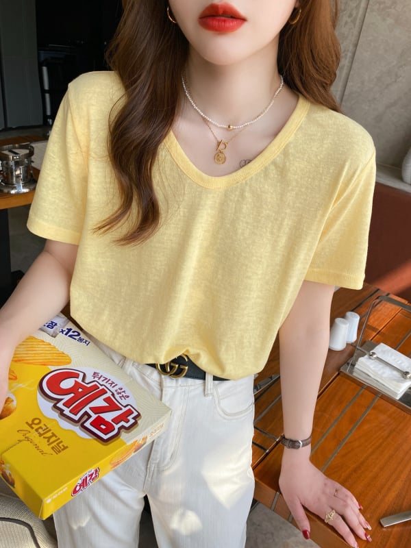 Sieviešu T-kreklu ar īsām piedurknēm, brīvs siluets, apaļais kakla izgriezums, kokvilnas-poliestera maisījums