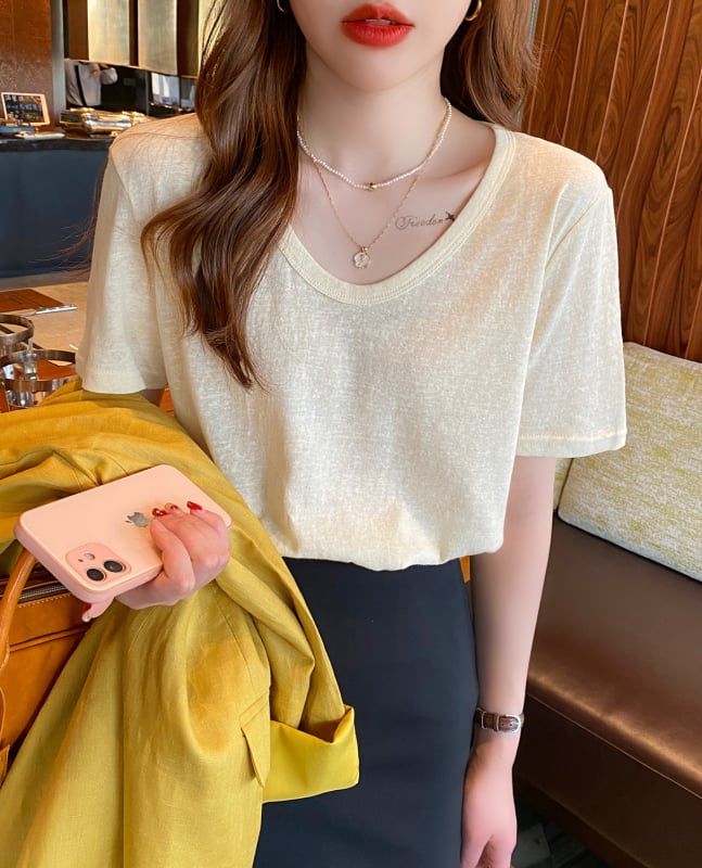 Sieviešu T-kreklu ar īsām piedurknēm, brīvs siluets, apaļais kakla izgriezums, kokvilnas-poliestera maisījums