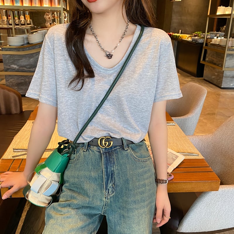 Sieviešu T-kreklu ar īsām piedurknēm, brīvs siluets, apaļais kakla izgriezums, kokvilnas-poliestera maisījums