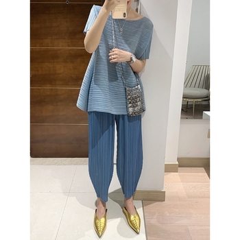 Majica kratkih rukava, labavog kroja, okrugli izrez, jednobojna, 95%+ glavnog materijala