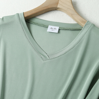 Ženski saten top, 3/4 rukav, V-izrez, 23% Mulberry svila + 77% viskoza, duljina 50–65 cm