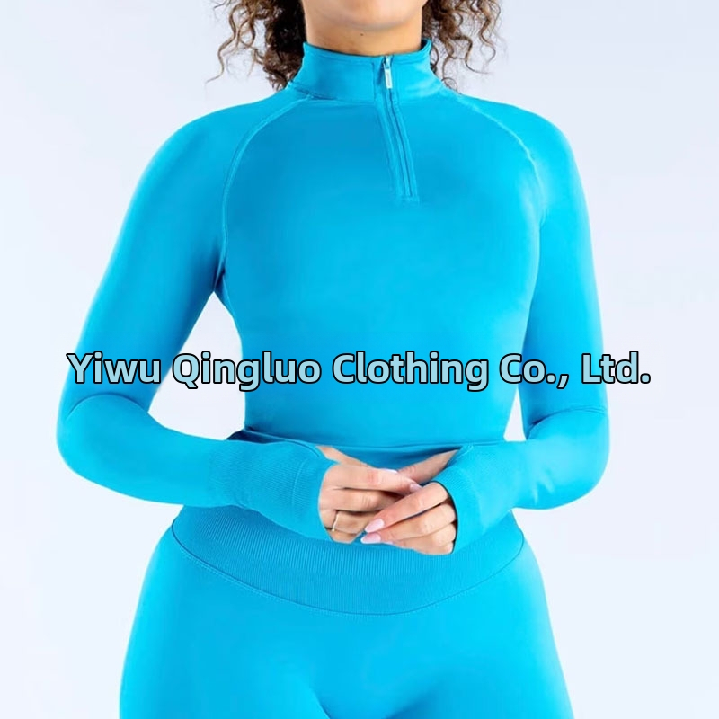 Jógová bunda s dlhými rukávmi, úzky strih, dĺžka v páse, polovičný zips a stojatý golier, vlhkosť odvádzajúca nylon-spandex látka