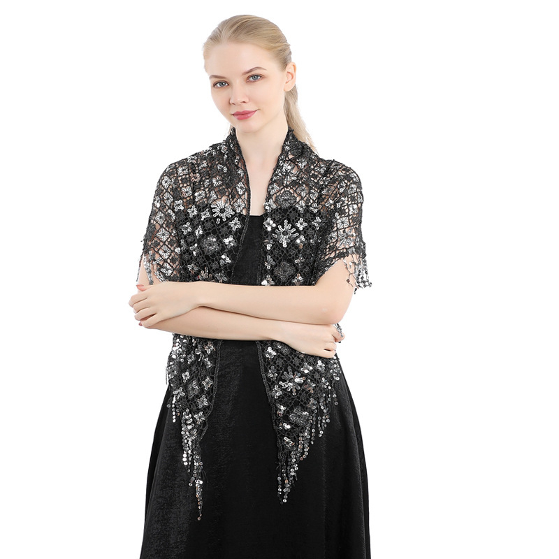 Fular triunghiular cu paiete și ciucuri pentru mirese și domnișoare de onoare; Fire poliester; Țesătură: warp knitting; Model geometric; Broderie; Accesoriu decorativ