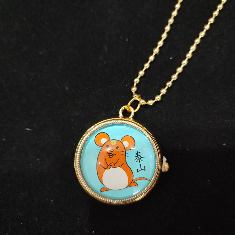 Rajzfilmszerű forgó zsebóra nyaklánc gyerekeknek, kvarc működés, kerek számlap, ötvözetes tok