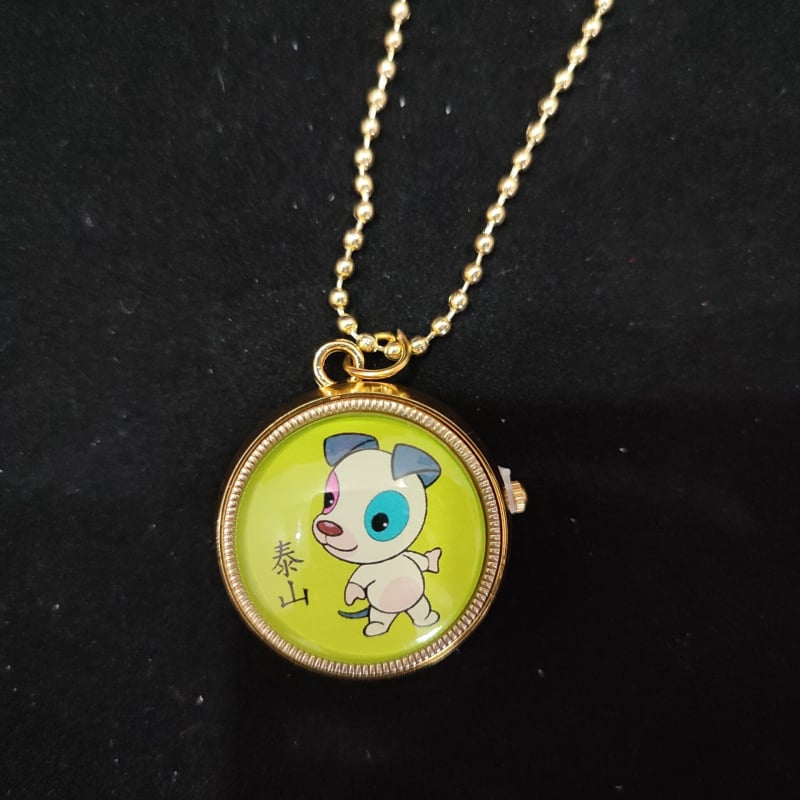 Rajzfilmszerű forgó zsebóra nyaklánc gyerekeknek, kvarc működés, kerek számlap, ötvözetes tok