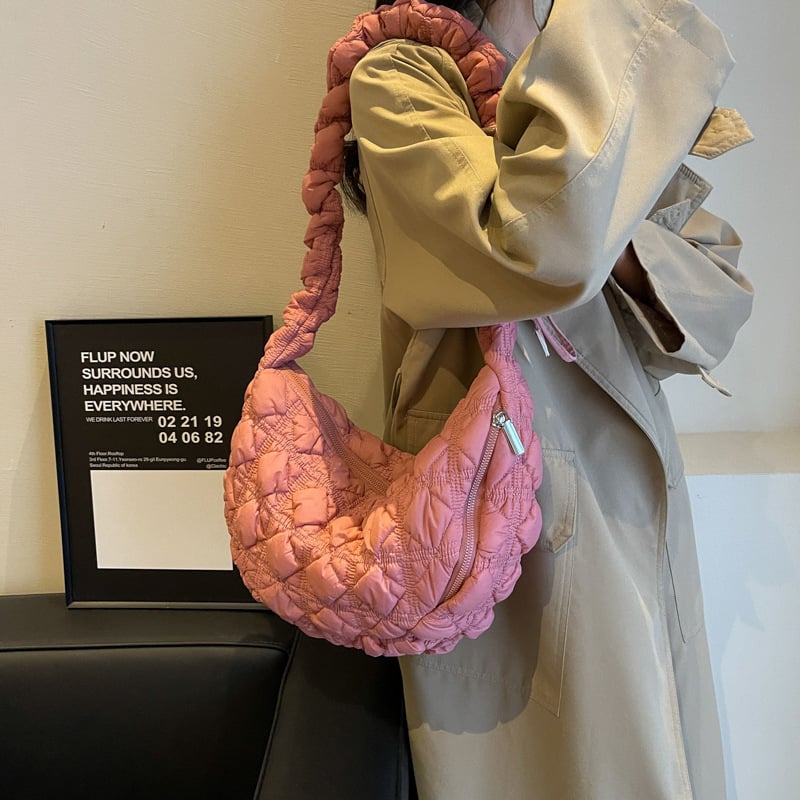 Nailona crossbody soma, Cloud Pack stils, dumpling formas, rāvējslēdzēja aizvēršana, rudens 2024