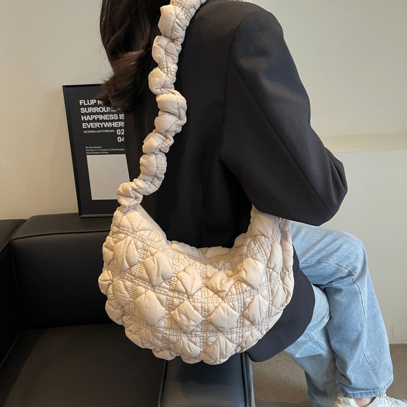 Nailona crossbody soma, Cloud Pack stils, dumpling formas, rāvējslēdzēja aizvēršana, rudens 2024