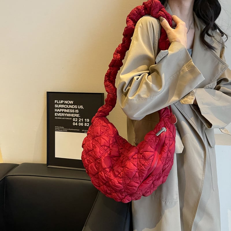 Nailona crossbody soma, Cloud Pack stils, dumpling formas, rāvējslēdzēja aizvēršana, rudens 2024