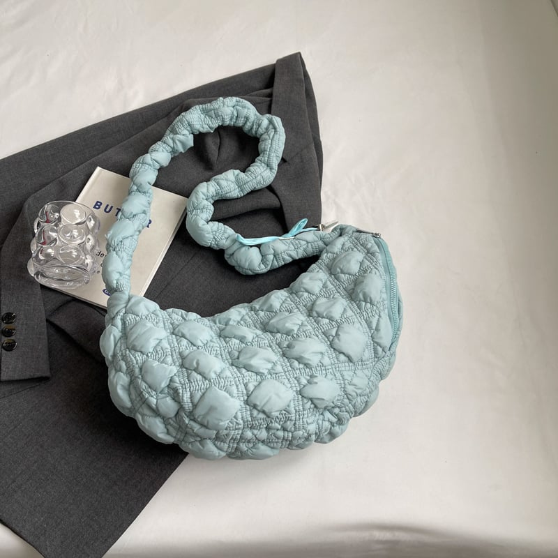 Nailona crossbody soma, Cloud Pack stils, dumpling formas, rāvējslēdzēja aizvēršana, rudens 2024