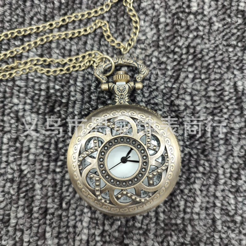 Kvarts taskukell metallkorpusega, ümmarguse näidikuga, lõigatud lokomotiivi motiiviga, liikumine 68