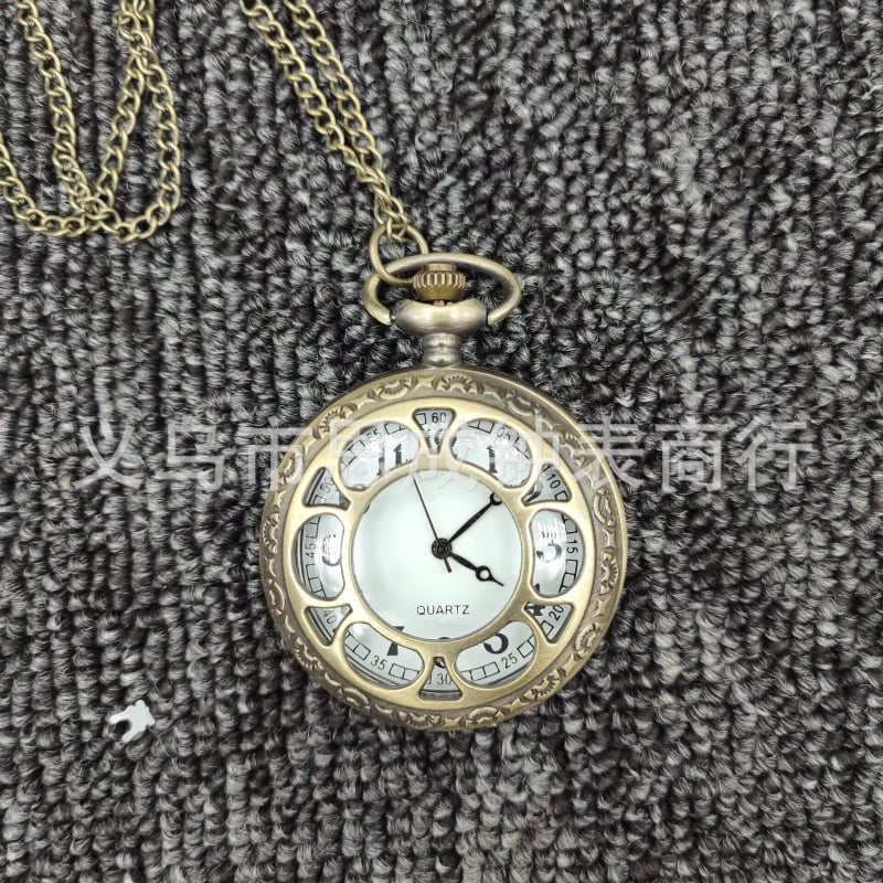 Kvarts taskukell metallkorpusega, ümmarguse näidikuga, lõigatud lokomotiivi motiiviga, liikumine 68