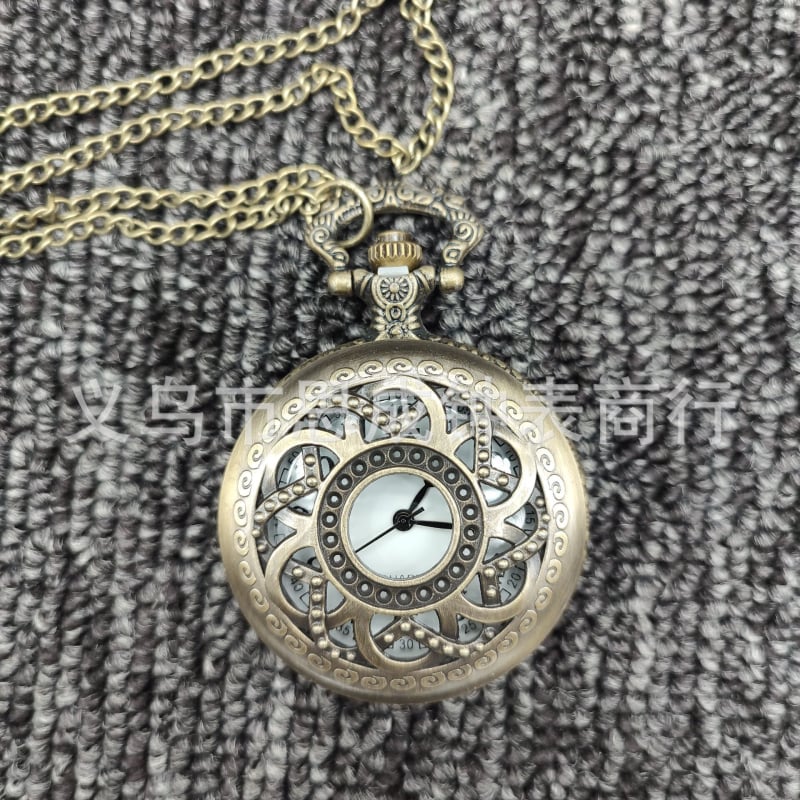 Kvarts taskukell metallkorpusega, ümmarguse näidikuga, lõigatud lokomotiivi motiiviga, liikumine 68