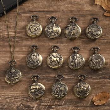 Kabatas pulkstenis ar izgrieztu retro atveramu vāciņu un zodiaka motīvu, liels ciferblats (kvarts mehānisms, 45 mm ciferblata diametrs, metāla korpuss, apaļš ciferblats, spirāl krona)