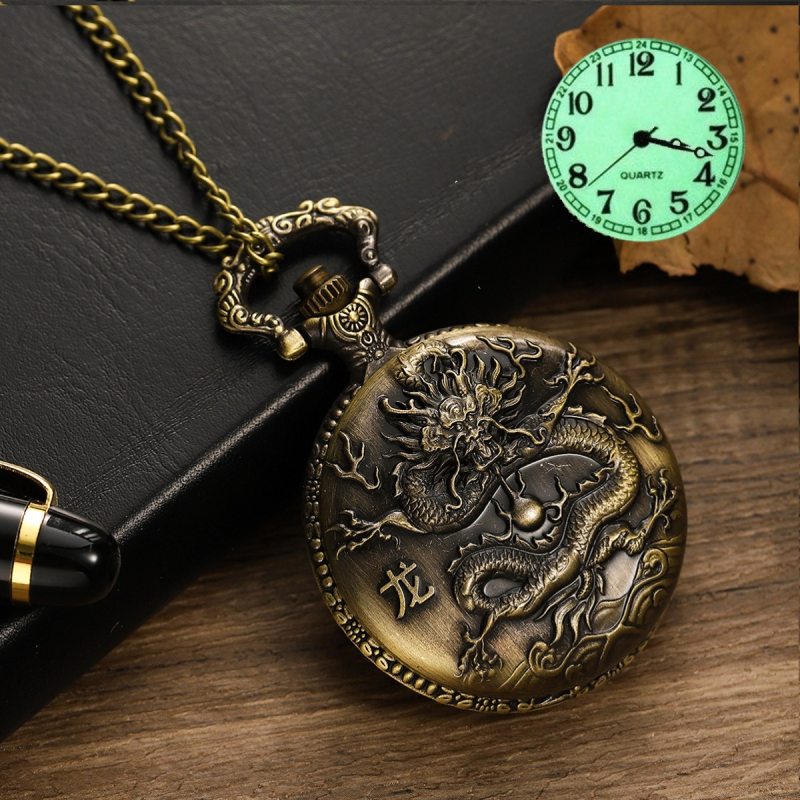 Kabatas pulkstenis ar izgrieztu retro atveramu vāciņu un zodiaka motīvu, liels ciferblats (kvarts mehānisms, 45 mm ciferblata diametrs, metāla korpuss, apaļš ciferblats, spirāl krona)