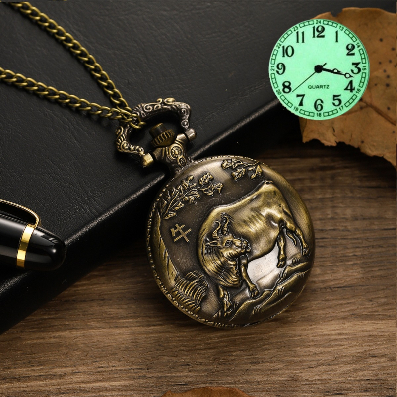 Kabatas pulkstenis ar izgrieztu retro atveramu vāciņu un zodiaka motīvu, liels ciferblats (kvarts mehānisms, 45 mm ciferblata diametrs, metāla korpuss, apaļš ciferblats, spirāl krona)