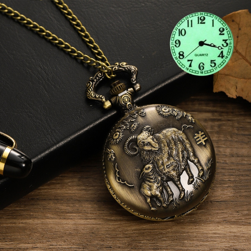 Kabatas pulkstenis ar izgrieztu retro atveramu vāciņu un zodiaka motīvu, liels ciferblats (kvarts mehānisms, 45 mm ciferblata diametrs, metāla korpuss, apaļš ciferblats, spirāl krona)