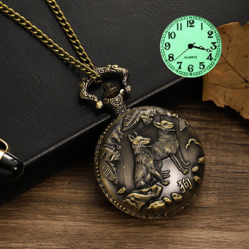 Kabatas pulkstenis ar izgrieztu retro atveramu vāciņu un zodiaka motīvu, liels ciferblats (kvarts mehānisms, 45 mm ciferblata diametrs, metāla korpuss, apaļš ciferblats, spirāl krona)