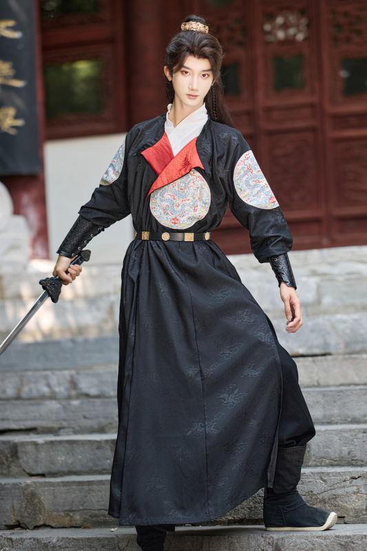 Tang stil Hanfu haljina s okruglim izrezom, unisex; konopna tkanina; regenerirana celulozna vlakna 80–90%, poliester 70–80%; mercerizirana obrada; šifra proizvoda 9-74; izdanje 2025