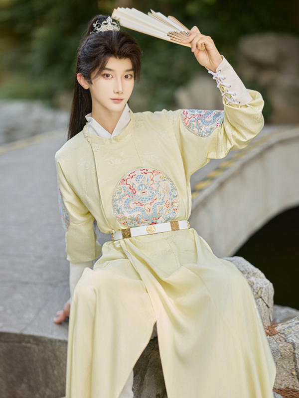 Tang stil Hanfu haljina s okruglim izrezom, unisex; konopna tkanina; regenerirana celulozna vlakna 80–90%, poliester 70–80%; mercerizirana obrada; šifra proizvoda 9-74; izdanje 2025