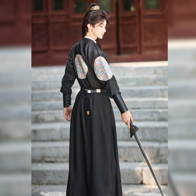 Tang stil Hanfu haljina s okruglim izrezom, unisex; konopna tkanina; regenerirana celulozna vlakna 80–90%, poliester 70–80%; mercerizirana obrada; šifra proizvoda 9-74; izdanje 2025