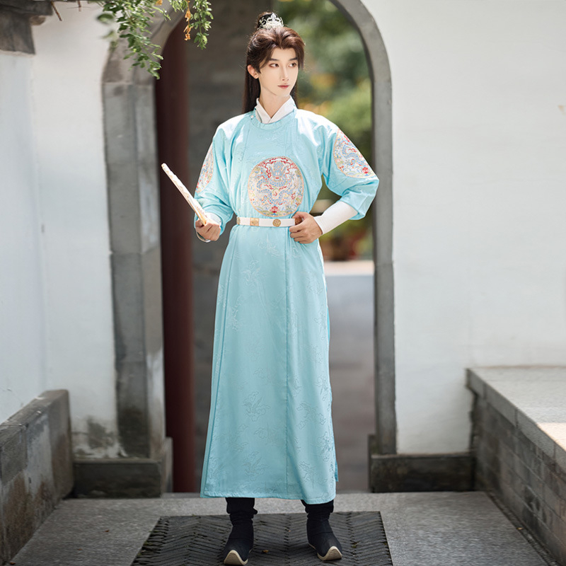 Tang stil Hanfu haljina s okruglim izrezom, unisex; konopna tkanina; regenerirana celulozna vlakna 80–90%, poliester 70–80%; mercerizirana obrada; šifra proizvoda 9-74; izdanje 2025