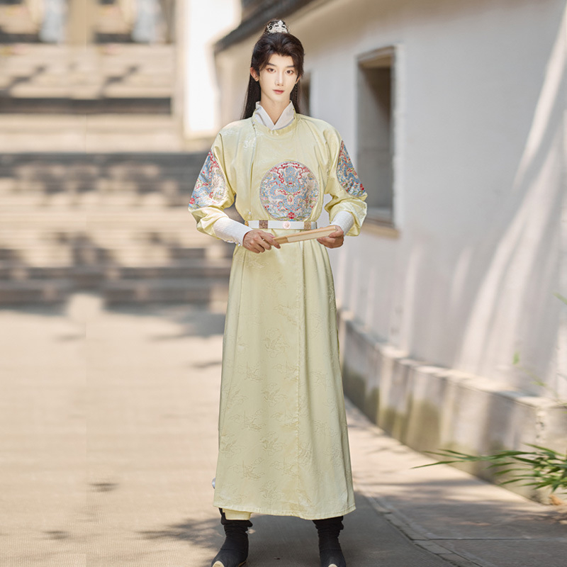 Tang stil Hanfu haljina s okruglim izrezom, unisex; konopna tkanina; regenerirana celulozna vlakna 80–90%, poliester 70–80%; mercerizirana obrada; šifra proizvoda 9-74; izdanje 2025