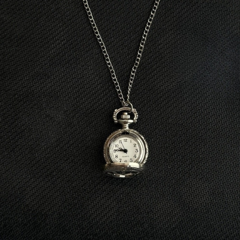 Metalni privjesak za ključeve s časovnikom u obliku srca, retro dizajn džepnog sata, From Rice, casual stil, ljeto 2025
