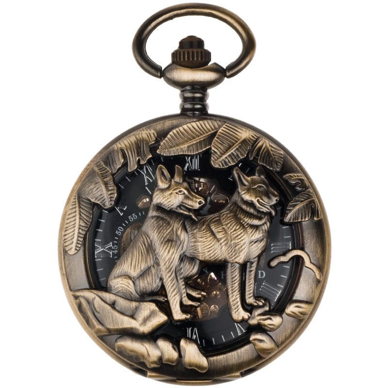 Kabatas pulkstenis ar ķēdi – reljefais Zodiaks, mehānisks logs ar romiešu cipariem, liels ciparnīcas dial; Seagull mehānika, 50 m ūdensizturība, cinka sakausējuma korpuss, plastmasas kristāls, logotipa drukas iespēja