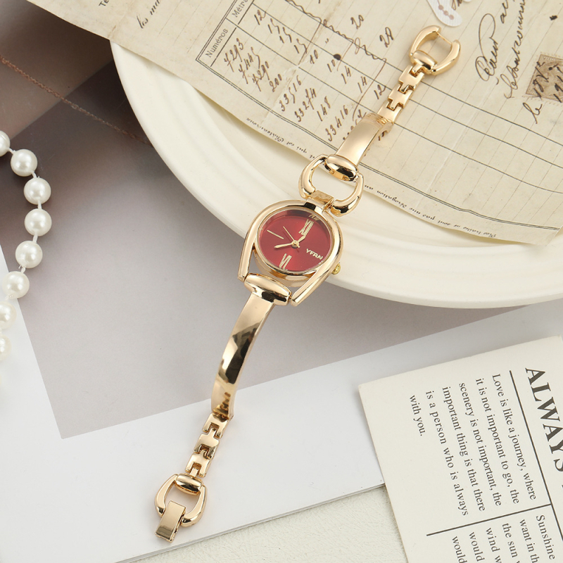 Sieviešu kvarca pulkstenis ar retro pogu dizainu, apaļš ciparnīcas diametrs 23 mm, biezums 12 mm, korpuss no cinka sakausējuma