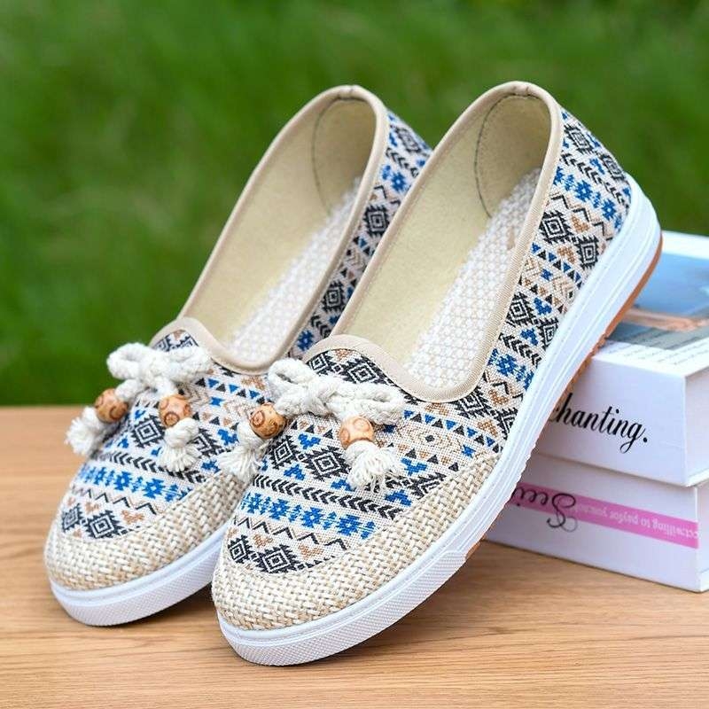 Naiste käsitsi kootud kanvasjalanõud, keskmise kõrgusega, ümmarguse ninaga, komposiitpõhi