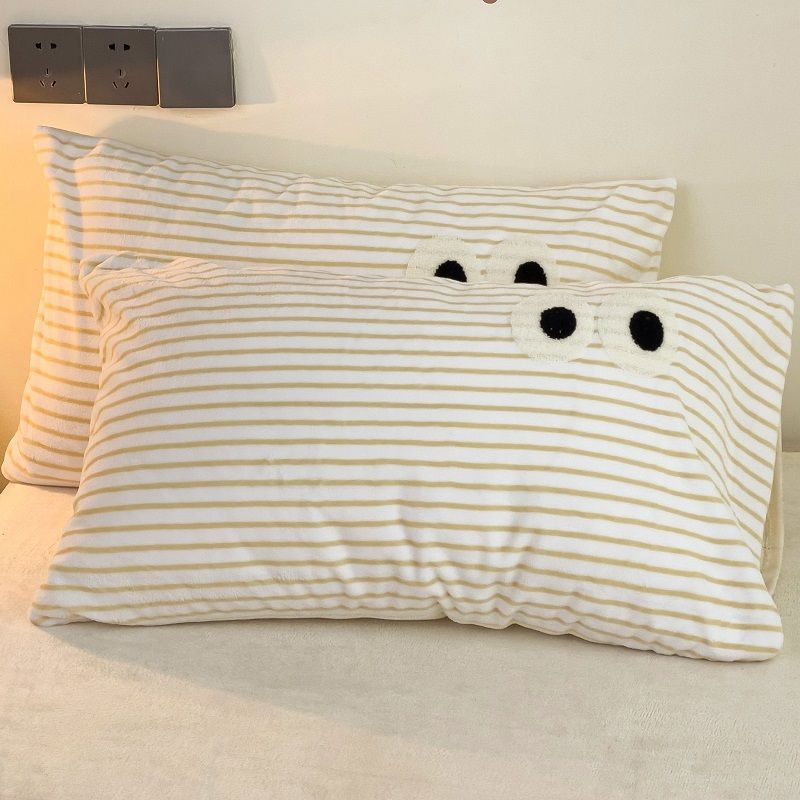 Pieninio veliūro pagalvių užvalkalų rinkinys, 2 vnt., suaugusiems – pieninis veliūras / akriliniai pluoštai