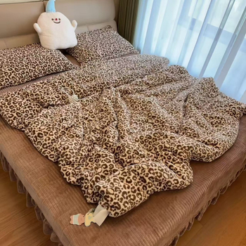 Set de pat din catifea de lapte, patru piese – iarnă, catifea cu două fețe, model plante și flori