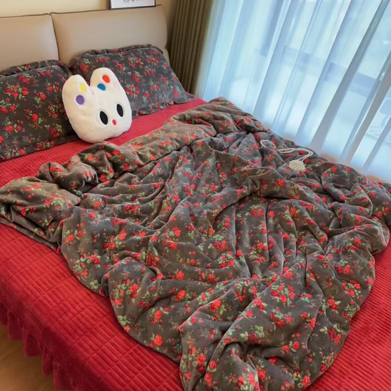 Set de pat din catifea de lapte, patru piese – iarnă, catifea cu două fețe, model plante și flori