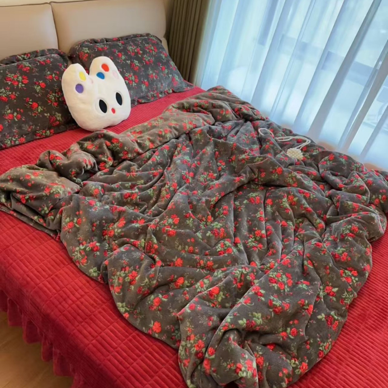 Set de pat din catifea de lapte, patru piese – iarnă, catifea cu două fețe, model plante și flori