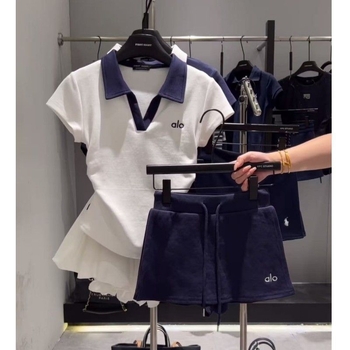 Ženski set s polo ovratnikom i šortsima, s izvezenim uzorkom, svilen sjaj, PVC tkanina, proljeće 2025