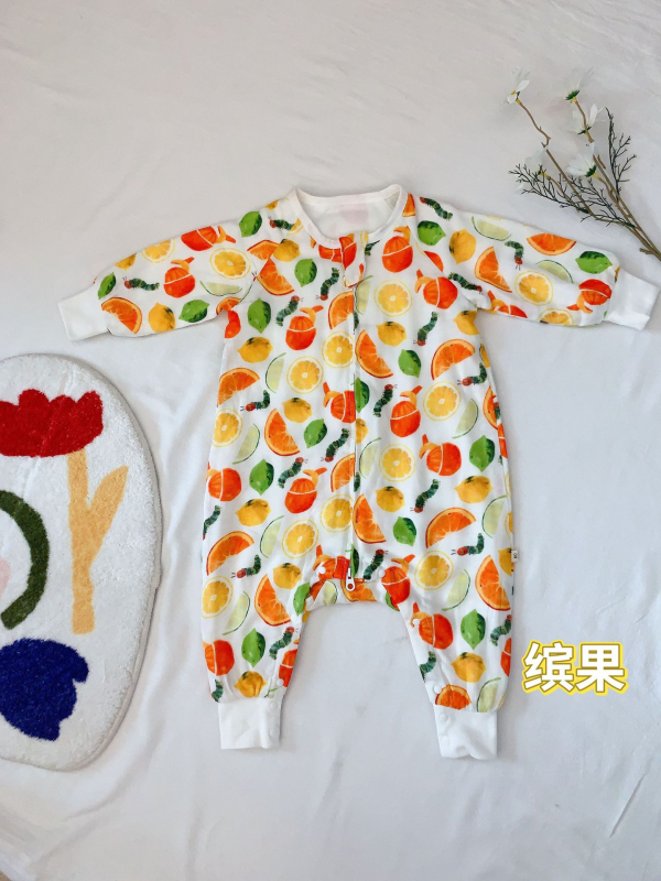 Baba őszi-téli négy réteg bambusz rostból készült alvózsák, osztott lábakkal, védelem a rúgások ellen, töltet pamuttal